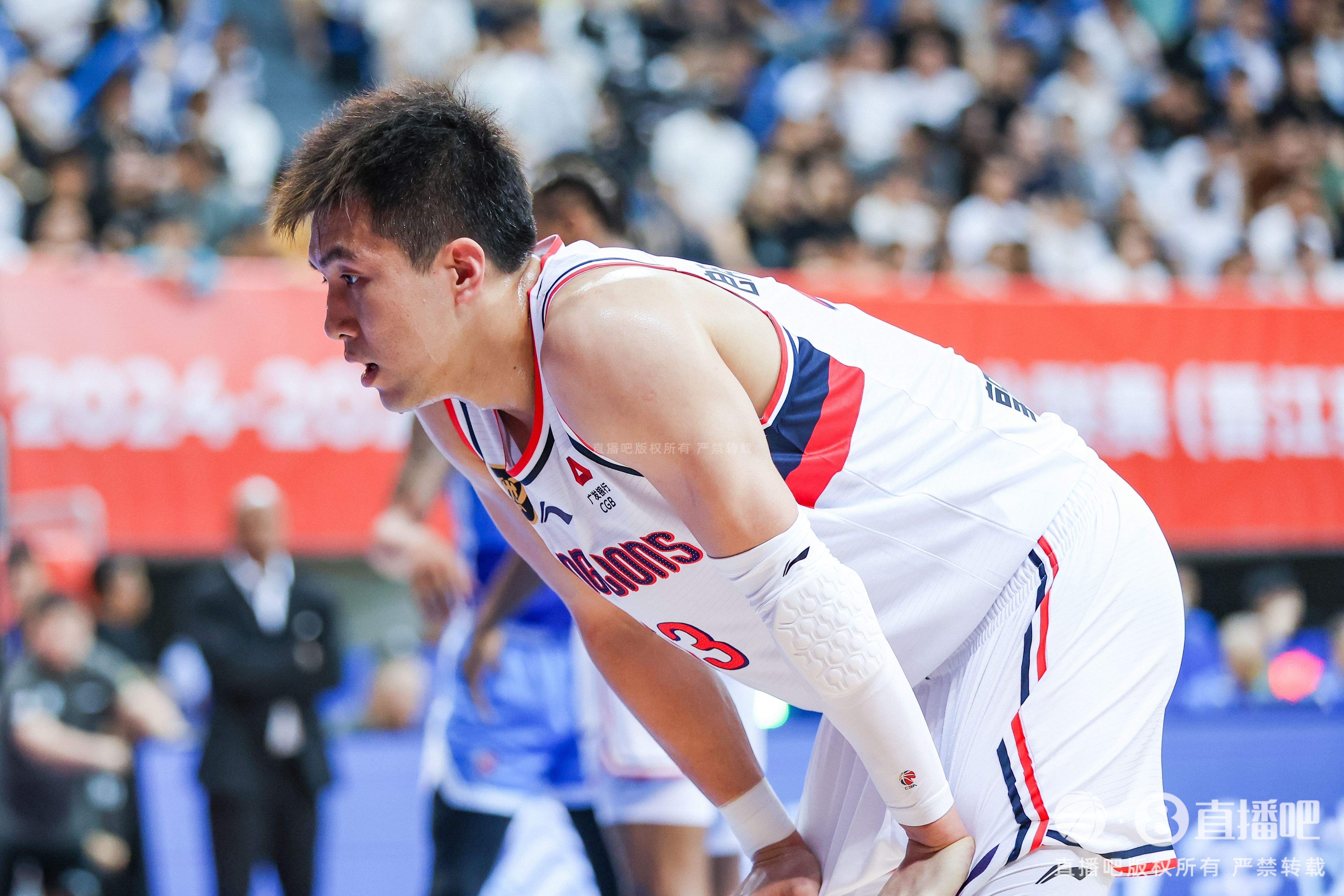 华体会官方网站-黑透了的一年！郭艾伦3月初遭膝盖重伤赛季报销 今又被诈骗近千万